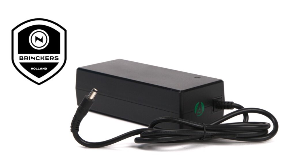 Brinckers oplader voor 36V accu's met 5.5 x 2.1 DC stekker (42V,2A)