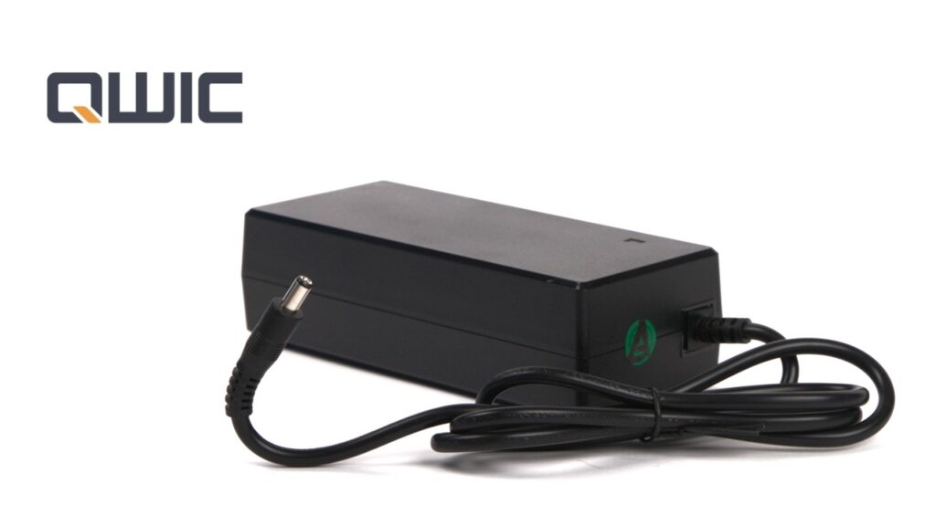 Qwic oplader voor 36V accu's, 5.5 x 2.1 DC stekker (42V,2A)