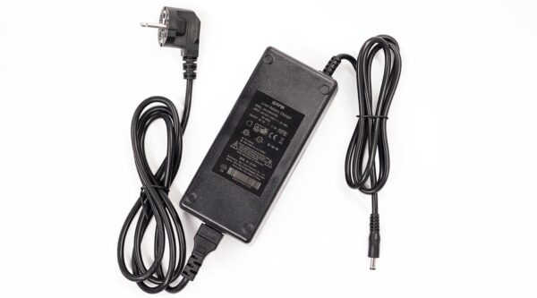 Brinckers acculader voor 36v Li-ion accu's met 5.5 x 2.1 DC laadcontact