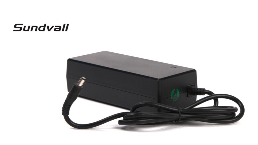 Sundvall oplader voor 36V accu's, 5.5 x 2.1 DC stekker (42V,2A)